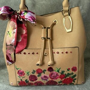🌹✨ Floral Vegan Leather Tote with Custom Accents 🌹✨